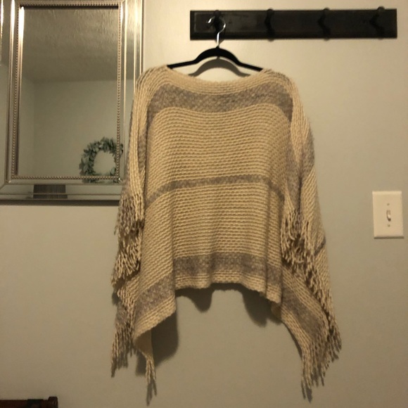 Do everything in love Shaw /poncho - Picture 2 of 5